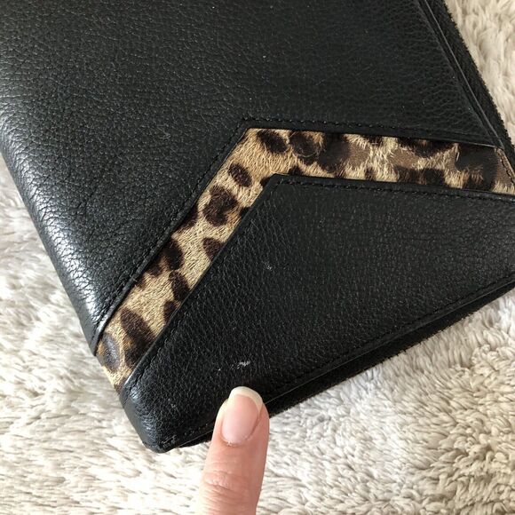 Silpada Zahara Wristlet Wallet Black Pebbled Leather Animal Print Leopard F0004 - Picture 2 of 11